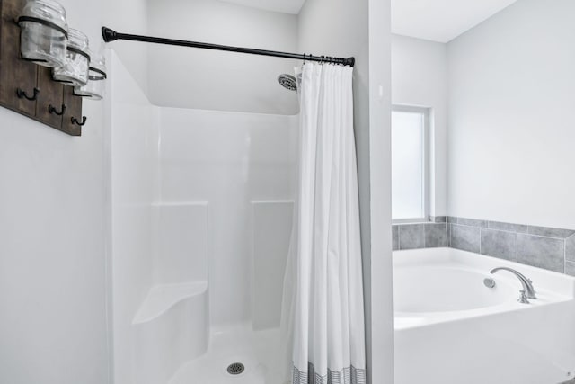 2426 Telford Ln, Murfreesboro, TN 37128 - full bathroom featuring a garden tub and a shower with curtain