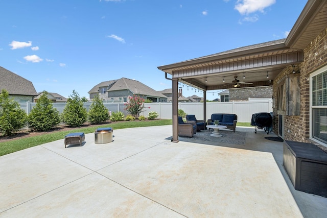2426 Telford Ln, Murfreesboro, TN 37128 - fenced backyard with a ceiling fan, a patio, an outdoor living space, and a residential view
