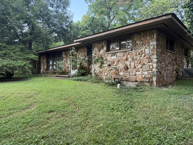 887 Elwood Dr, Clarksville, TN 37040 - view of front facade with stone siding and a front yard