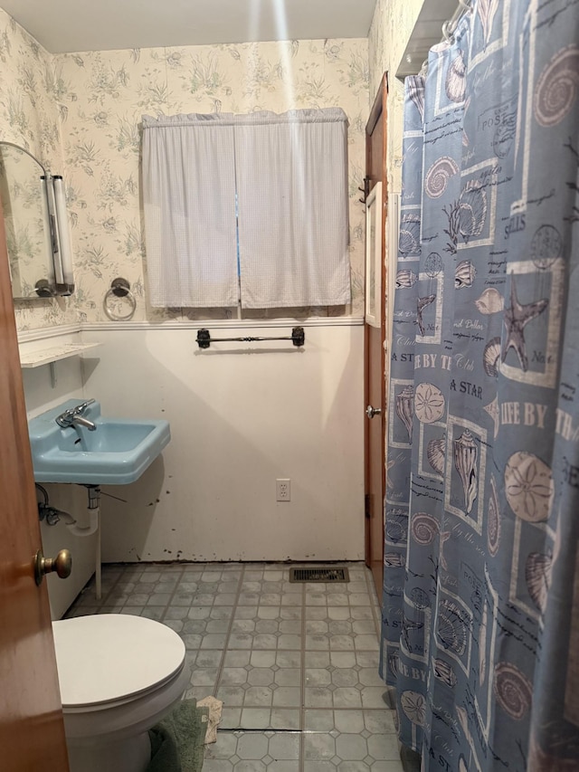 887 Elwood Dr, Clarksville, TN 37040 - bathroom featuring wallpapered walls, tile patterned floors, and curtained shower