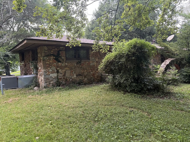 887 Elwood Dr, Clarksville, TN 37040 - view of grassy yard