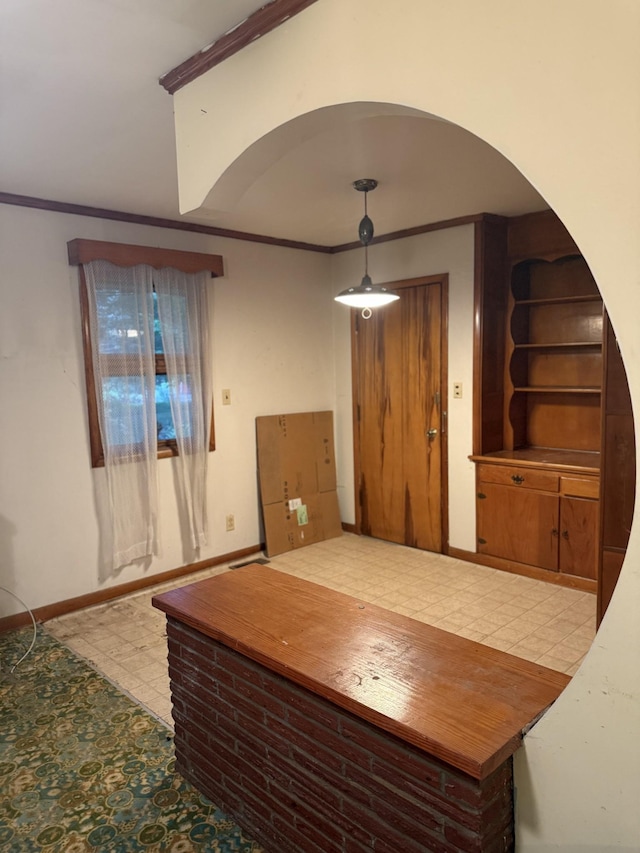 887 Elwood Dr, Clarksville, TN 37040 - entryway featuring arched walkways and crown molding