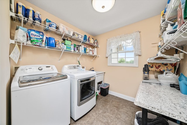 125 Clarence Lee Rd, Lancing, TN 37770 - laundry room with independent washer and dryer and baseboards