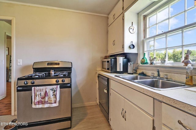 110 Clark Ave, Jamestown, TN 38556 - kitchen featuring stainless steel appliances, light wood finished floors, light countertops, and crown molding