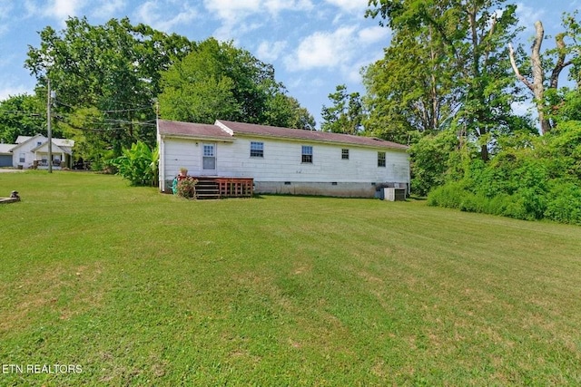 110 Clark Ave, Jamestown, TN 38556 - rear view of property featuring a lawn and crawl space