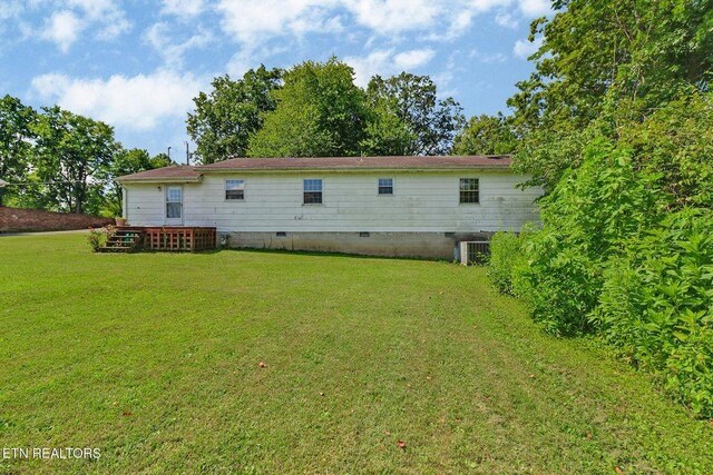 110 Clark Ave, Jamestown, TN 38556 - back of property with a lawn and crawl space