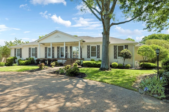 223 Kennett Rd, Old Hickory, TN 37138 - view of front facade with brick siding, a front lawn, and a porch