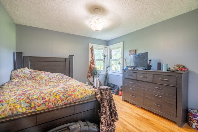 1539 Old Florence Rd, Lawrenceburg, TN 38464 - bedroom featuring light wood-type flooring and a textured ceiling