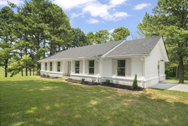 5670 Lakeview Rd, Springfield, TN 37172 - view of front of home with roof with shingles, a front yard, and driveway