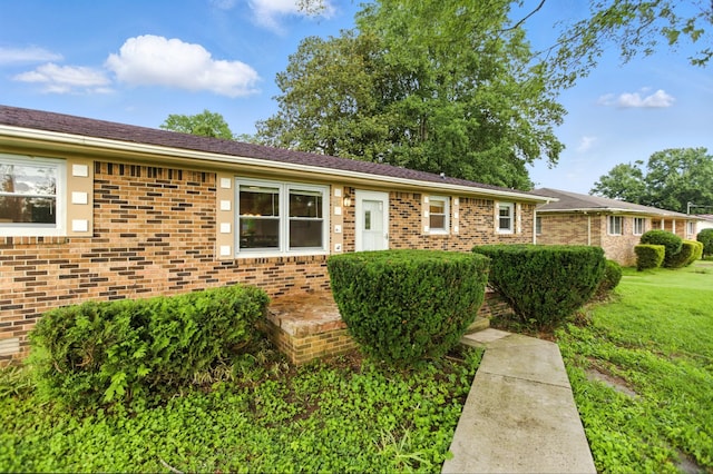 215 Patrick St, Estill Springs, TN 37330 - ranch-style house featuring brick siding and a front yard