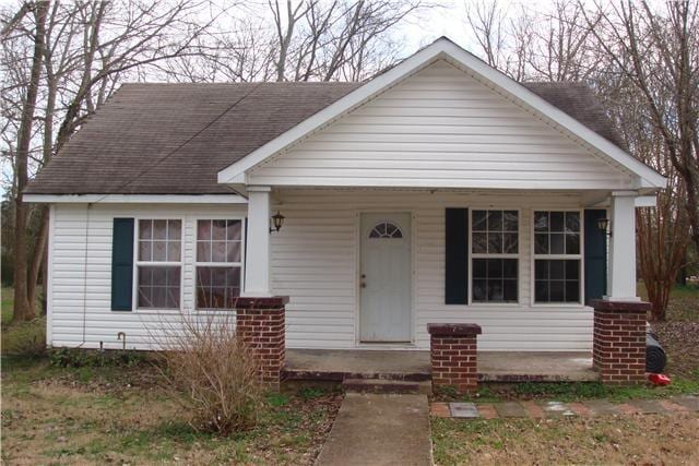 320 White St, Shelbyville, TN 37160 - bungalow with a porch and a shingled roof