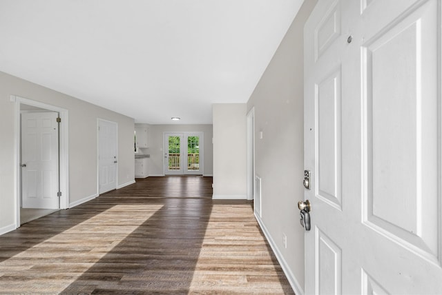 712 Green Valley Ct, Clarksville, TN 37042 - foyer entrance featuring wood finished floors and baseboards