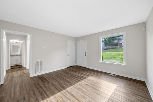 712 Green Valley Ct, Clarksville, TN 37042 - foyer entrance featuring wood finished floors