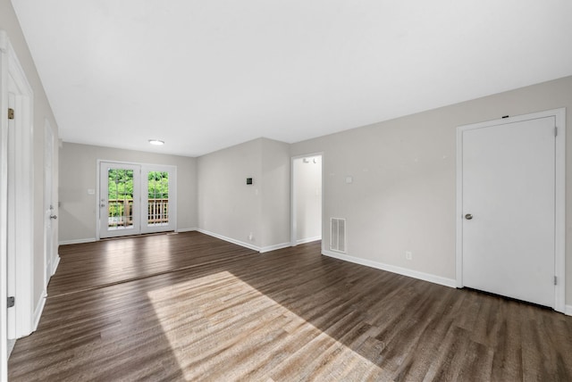 712 Green Valley Ct, Clarksville, TN 37042 - unfurnished living room featuring baseboards and dark wood-type flooring
