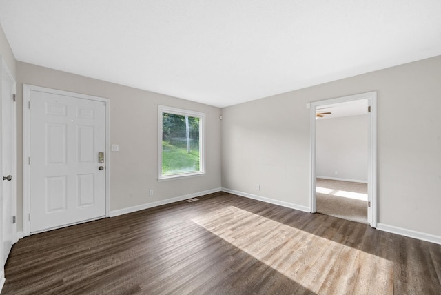 712 Green Valley Ct, Clarksville, TN 37042 - foyer entrance with dark wood-style floors