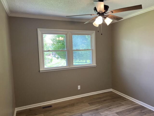 208 Skyline Dr, Red Boiling Springs, TN 37150 - spare room featuring crown molding, a ceiling fan, wood finished floors, and a textured ceiling