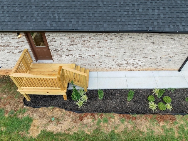 226 Elmwood Dr, Rock Island, TN 38581 - exterior view of a shingled roof and brick siding