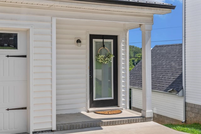 76 W High St, Clarksville, TN 37040 - entrance to property featuring a shingled roof