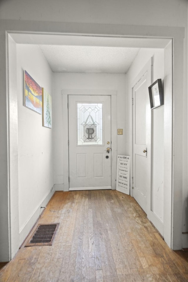 1509 5th Ave W, Springfield, TN 37172 - foyer entrance featuring wood finished floors and baseboards