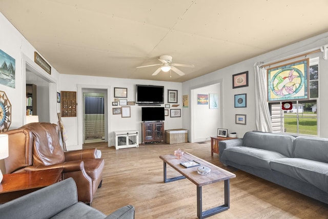 1509 5th Ave W, Springfield, TN 37172 - living room featuring ceiling fan and light wood-style floors