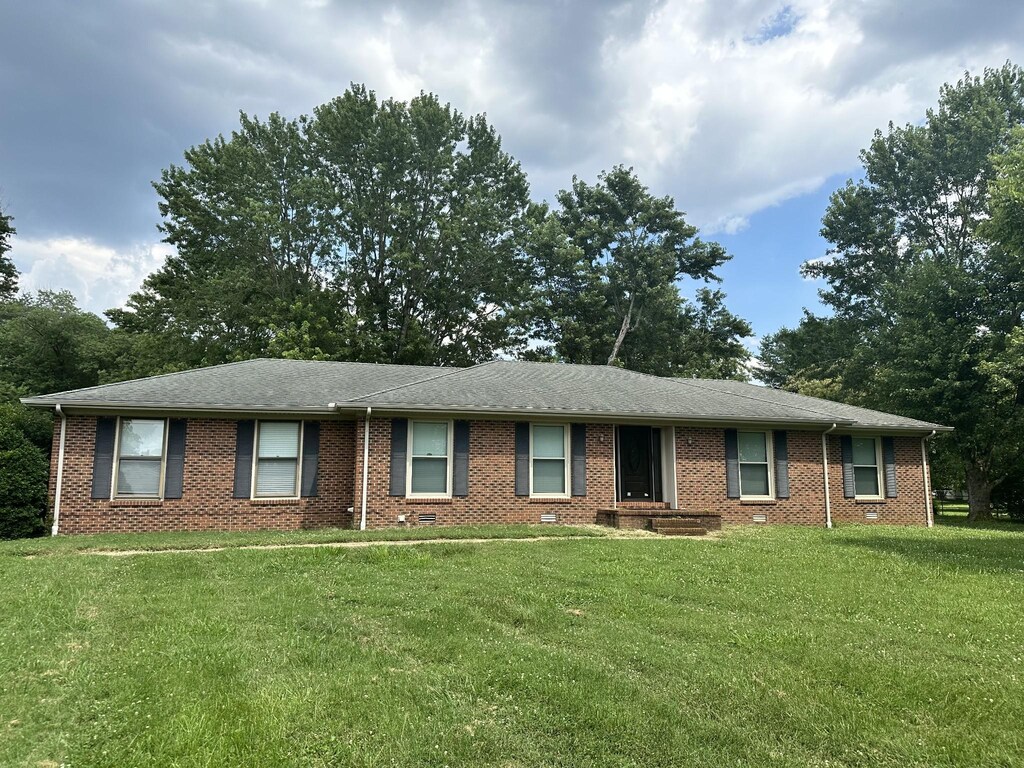 851 Rucker Ln, Murfreesboro, TN 37128 - single story home with a front yard and brick siding