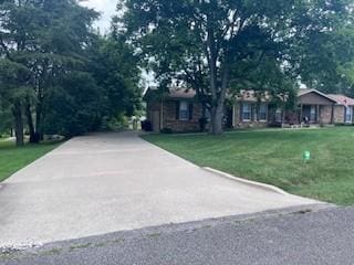 1246 Imperial Dr, Columbia, TN 38401 - view of front of home featuring concrete driveway and a front lawn