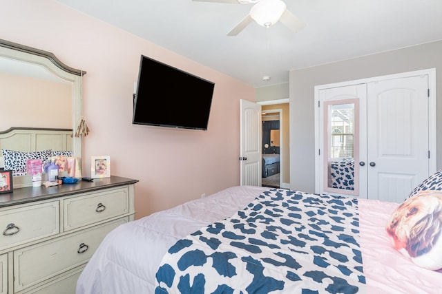 128 Thomas Traylor Ln, Clarksville, TN 37043 - bedroom with ceiling fan and a closet