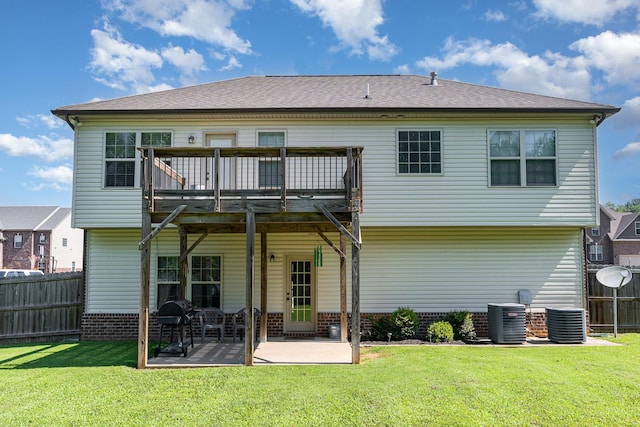 128 Thomas Traylor Ln, Clarksville, TN 37043 - rear view of property with a deck, a fenced backyard, a patio, and brick siding