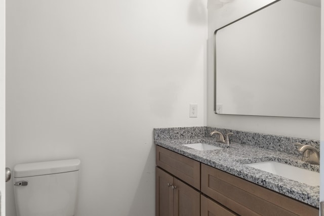 415 9th St, Clarksville, TN 37040 - bathroom with double vanity and toilet