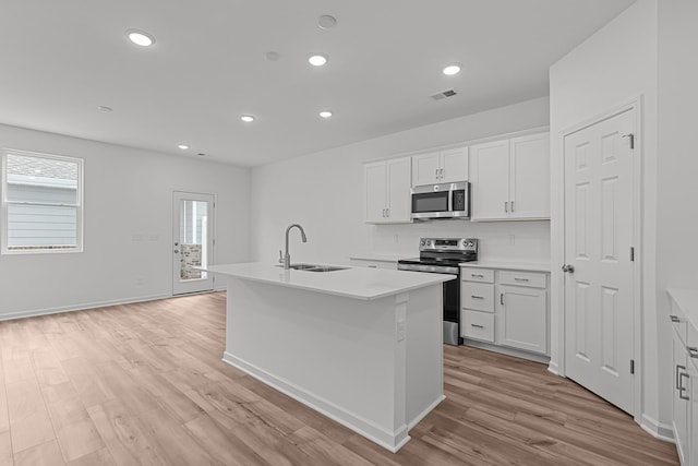 2900 Suzanne Landon Dr Unit E2, Murfreesboro, TN 37130 - kitchen with appliances with stainless steel finishes, a center island with sink, light wood-type flooring, white cabinets, and light countertops