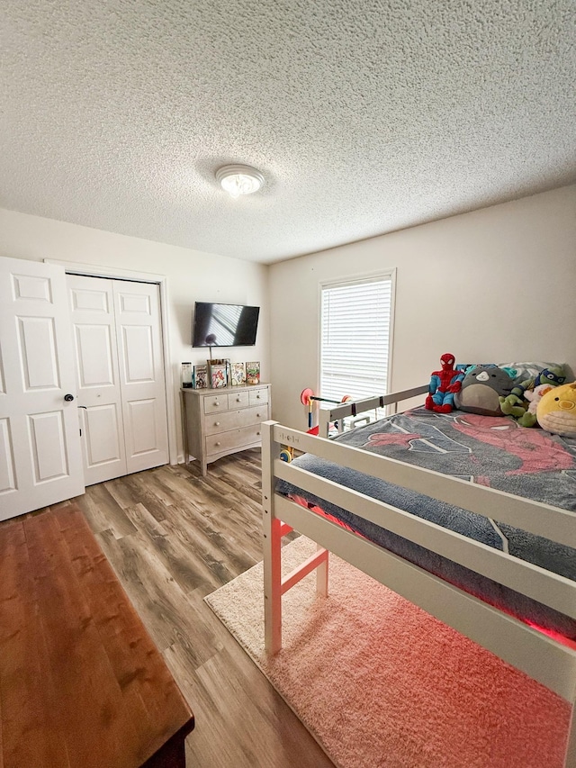 108 Easy St, Pulaski, TN 38478 - bedroom featuring wood finished floors and a textured ceiling
