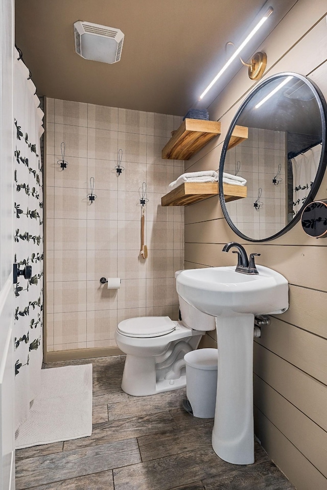 3510 Bybee Branch Rd, Mcminnville, TN 37110 - bathroom featuring toilet and wood finished floors