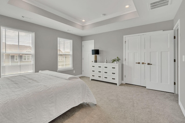 258 Dartmoor Pl, Goodlettsville, TN 37072 - bedroom featuring light carpet, recessed lighting, and a tray ceiling