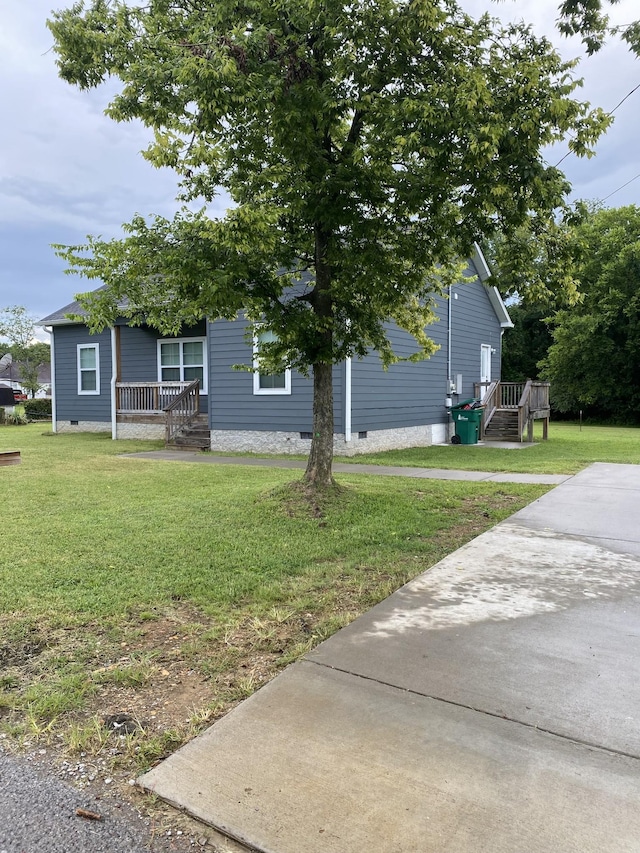 313 Hobbs Ave, Lebanon, TN 37087 - view of front facade with crawl space, covered porch, and a front lawn