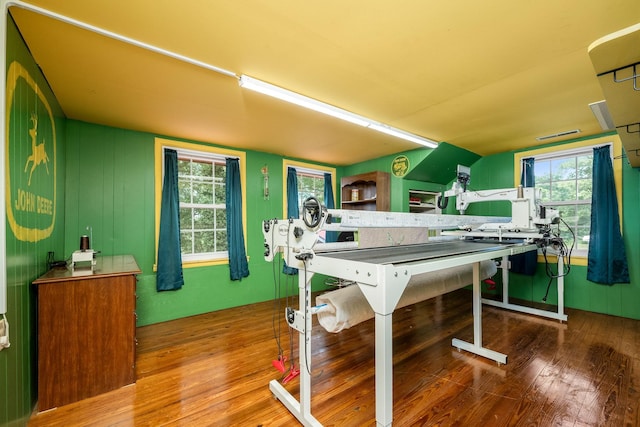 540 Powell Hollow Rd, Tullahoma, TN 37388 - recreation room featuring wood finished floors