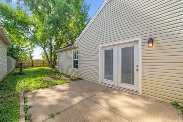 529 Southwind Dr, Hopkinsville, KY 42240 - fenced backyard featuring a patio