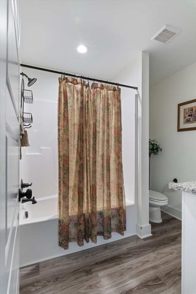 3331 Alta Ln, Murfreesboro, TN 37128 - full bath featuring shower / bathtub combination with curtain, wood finished floors, recessed lighting, and vanity