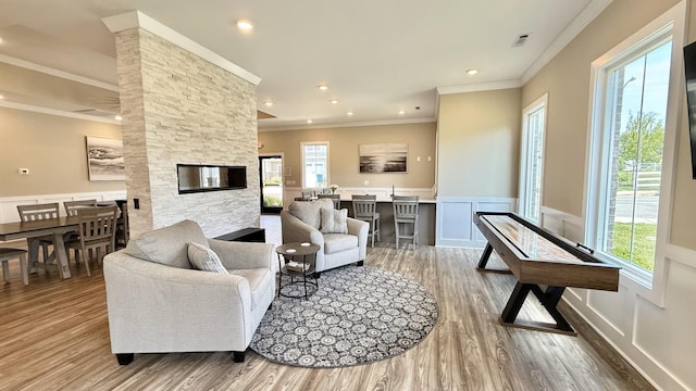 522 Rohan Dr, Murfreesboro, TN 37129 - living area with wood finished floors, healthy amount of natural light, crown molding, wainscoting, and a decorative wall