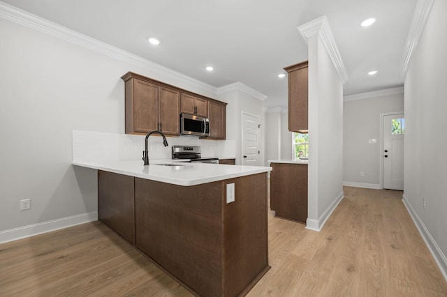 522 Rohan Dr, Murfreesboro, TN 37129 - kitchen with appliances with stainless steel finishes, a peninsula, light wood-style flooring, light countertops, and recessed lighting