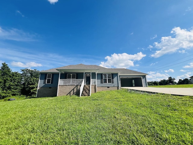 301 Union Hollow Rd, Petersburg, TN 37144 - ranch-style home with crawl space, concrete driveway, an attached garage, and a front yard