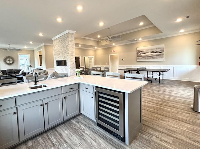 512 Rohan Dr, Murfreesboro, TN 37129 - kitchen featuring wine cooler, crown molding, a ceiling fan, gray cabinets, and open floor plan