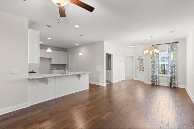 604 Douglas St, Lebanon, TN 37087 - kitchen featuring ceiling fan, a peninsula, dark wood-style flooring, a breakfast bar, and white cabinetry