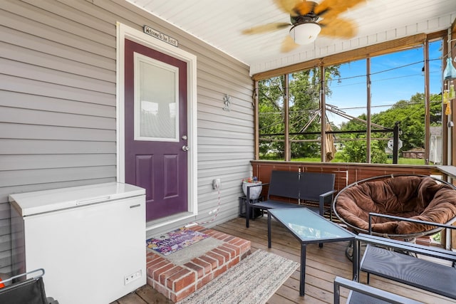 397 W Mcglothlin St, Portland, TN 37148 - sunroom / solarium featuring a ceiling fan