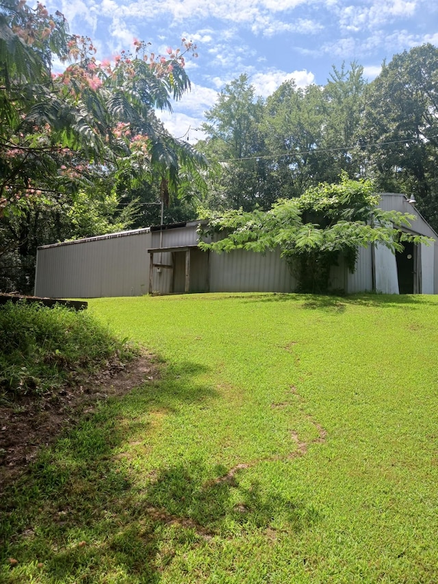 197 Stigall St, Camden, TN 38320 - view of grassy yard with an outbuilding