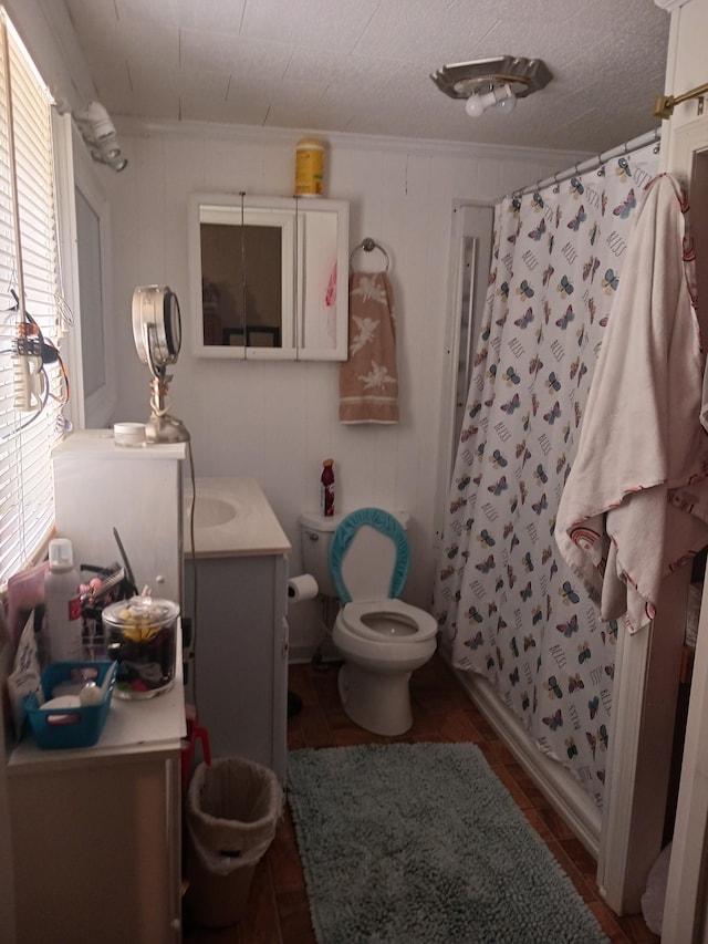 197 Stigall St, Camden, TN 38320 - full bathroom featuring vanity, crown molding, and a shower with shower curtain