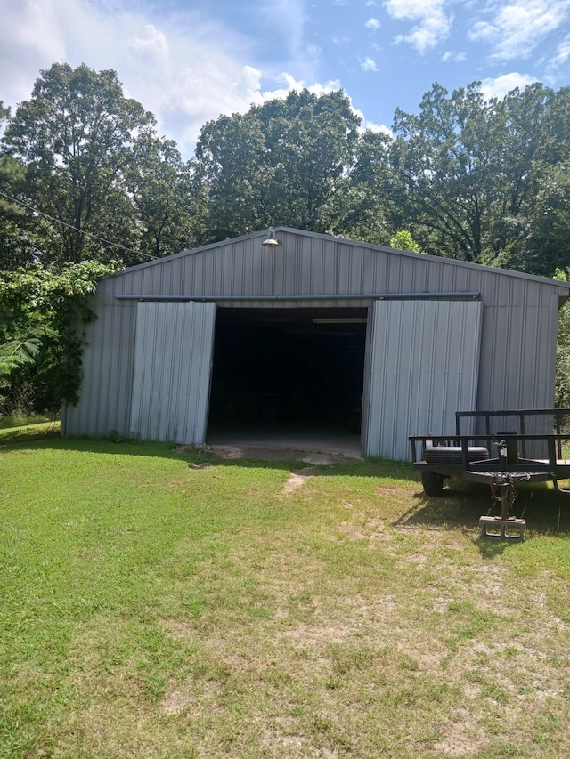 197 Stigall St, Camden, TN 38320 - view of pole building featuring a yard