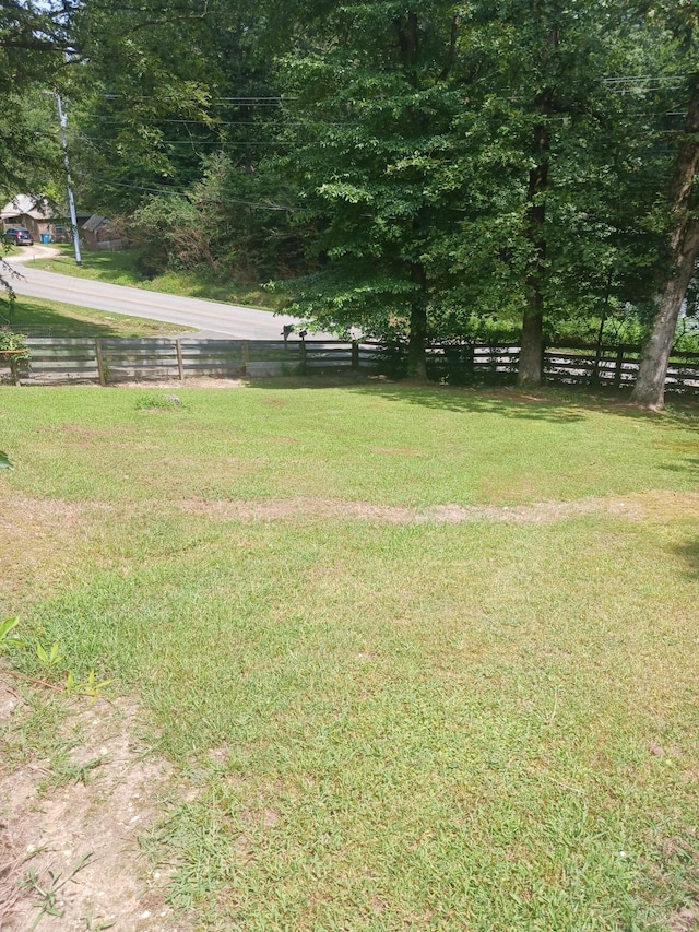 197 Stigall St, Camden, TN 38320 - view of yard