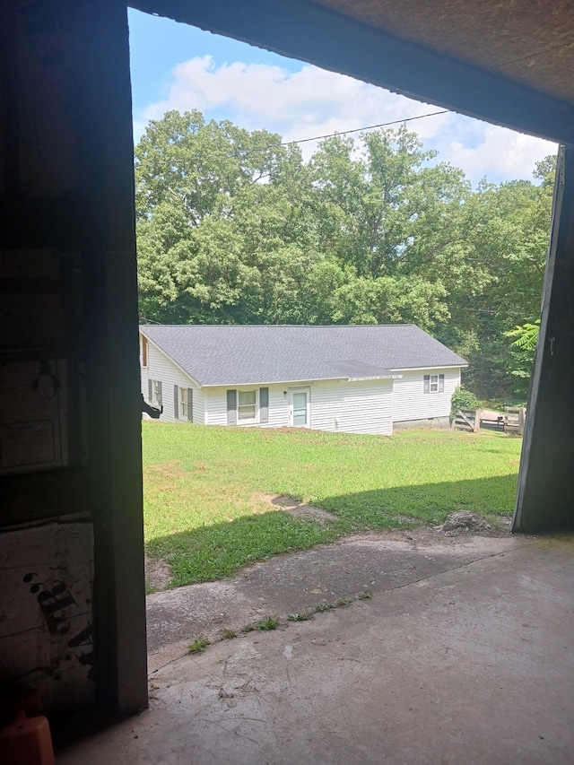 197 Stigall St, Camden, TN 38320 - view of front facade featuring a front yard