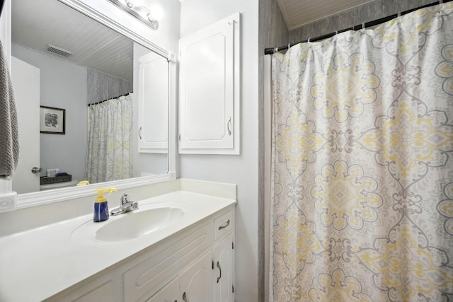 561 Danielle Dr, Clarksville, TN 37042 - full bath featuring vanity and a shower with curtain