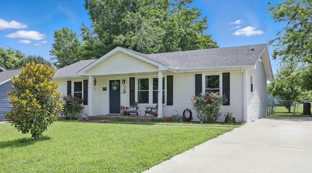 561 Danielle Dr, Clarksville, TN 37042 - ranch-style home with a porch, a front yard, a shingled roof, and driveway